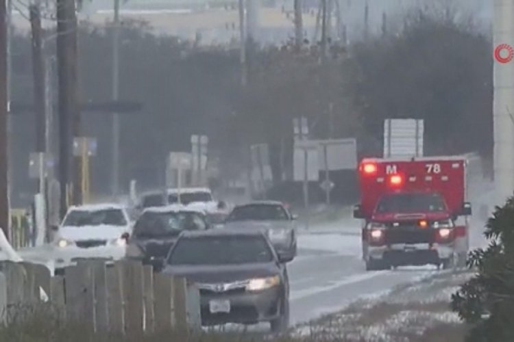 Texas'ta kış fırtınası 4.4 milyon kişiyi elektriksiz bıraktı, 2 kişi &ouml;ld&uuml;