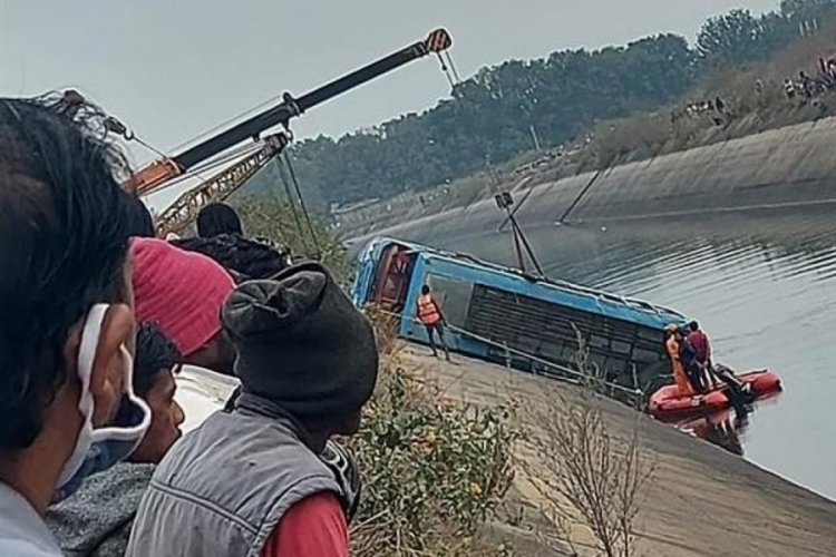 Hindistan'da katliam gibi kaza: 40 &ouml;l&uuml;