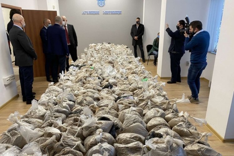 Bulgaristan'da limanda 401 kilogram eroin ele ge&ccedil;irildi