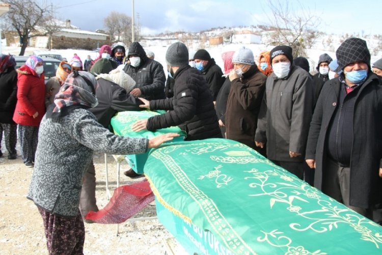 Aile faciasında hayatını kaybedenler toprağa verildi