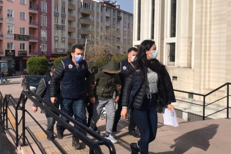 Edremit'te ter&ouml;r &ouml;rg&uuml;t&uuml; propagandası yapan 3 kişi g&ouml;zaltına alındı