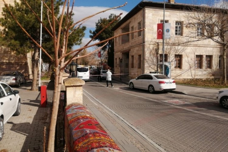 Bı&ccedil;aklanan baba hayatını kaybetti oğlu ise yaralandı