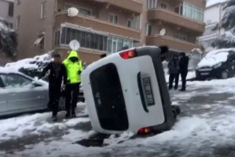 Bursa'da buz tutan yollardan s&uuml;r&uuml;c&uuml; manzaraları
