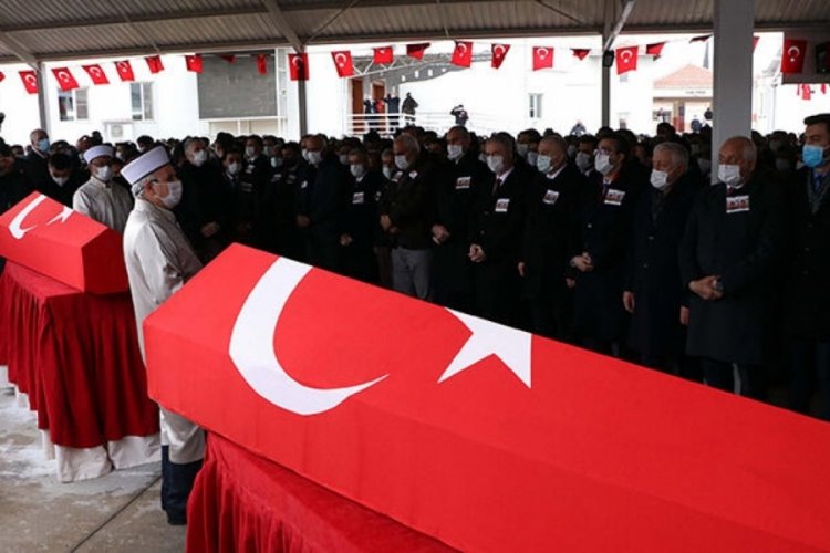 Gara şehitleri M&uuml;sl&uuml;m Altıntaş ve Adil Kabaklı toprağa verildi