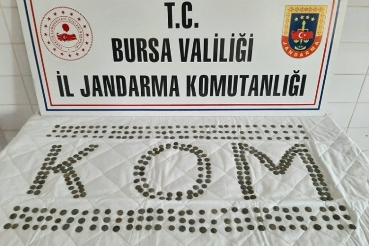 Bursa'da tarihi eserleri jandarmaya satmaya &ccedil;alışırken yakalandılar