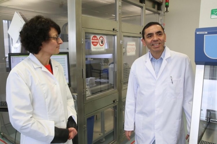Profes&ouml;r Şahin: Bu vir&uuml;s&uuml;n bizimle kalacağı &ccedil;ok a&ccedil;ık