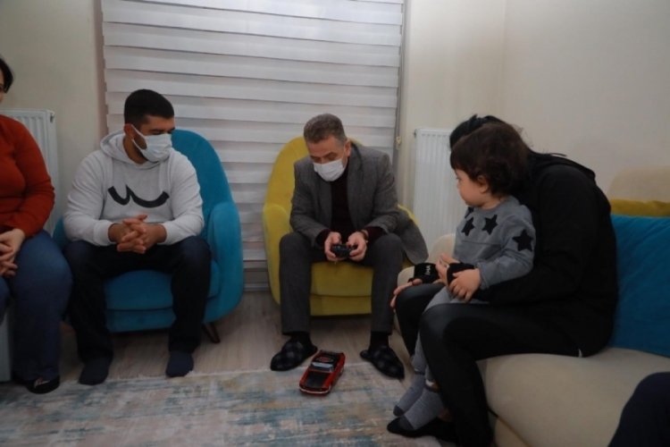 21 g&uuml;n korsanların elinde tutulan denizci yaşadıklarını anlattı