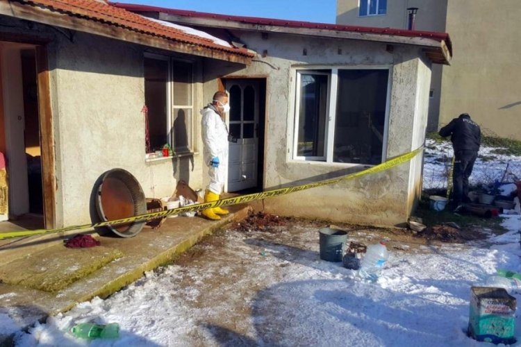 82 yaşındaki kadın yalnız yaşadığı evinde &ccedil;ıkan yangında &ouml;ld&uuml;