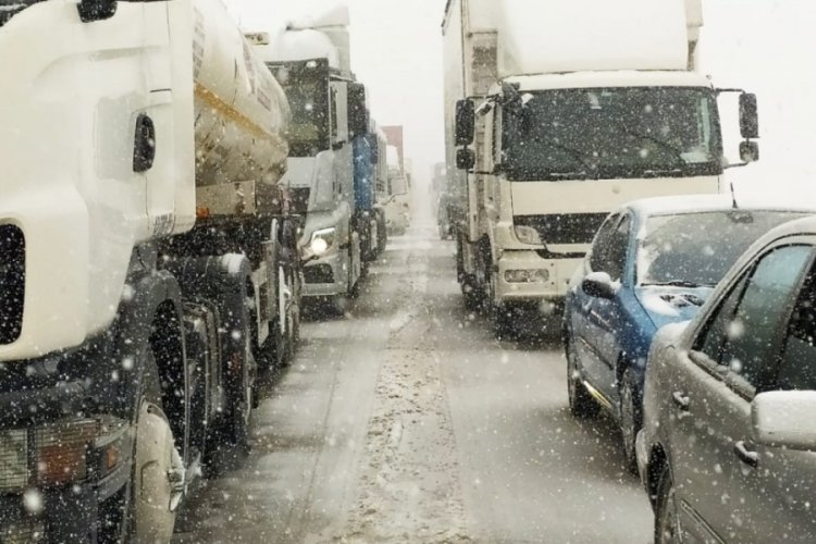 Bursa İzmir karayolu trafiğe kapandı!