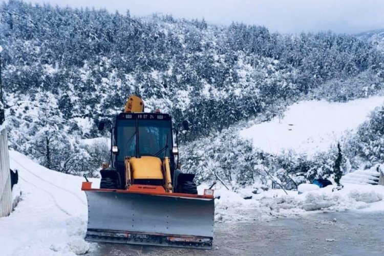 Bursa Nil&uuml;fer'de kesintisiz kar mesaisi