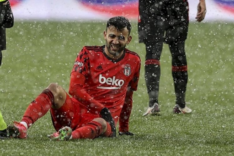 Beşiktaş'a Cezayirli yıldızdan k&ouml;t&uuml; haber