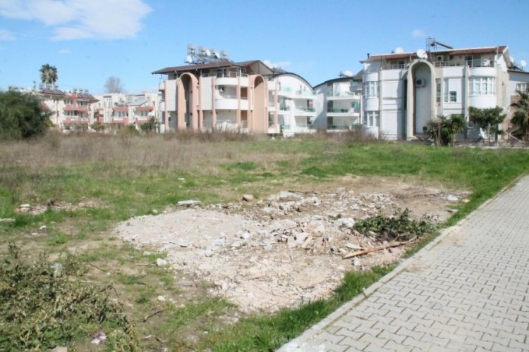Başkasına ait arsayı satışa &ccedil;ıkardı!