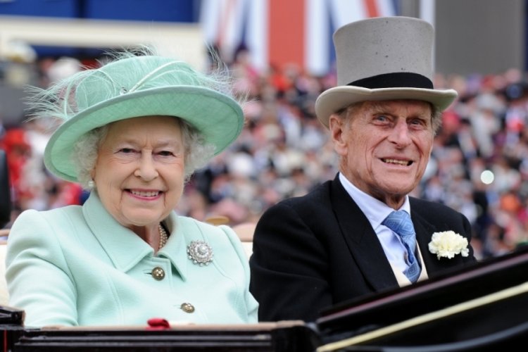 İngiltere Krali&ccedil;esi 2. Elizabeth'in eşi Prens Philip hastaneye kaldırıldı