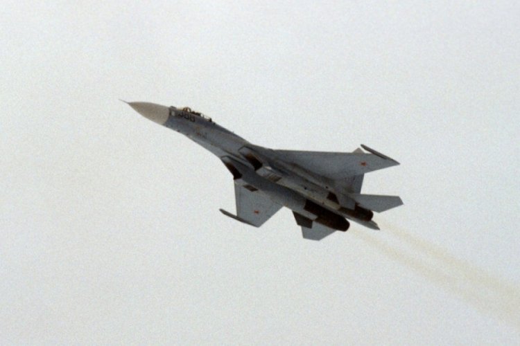 Rus Su-27 avcı u&ccedil;akları, Karadeniz'de Fransız savaş u&ccedil;aklarına &ouml;nleme yaptı