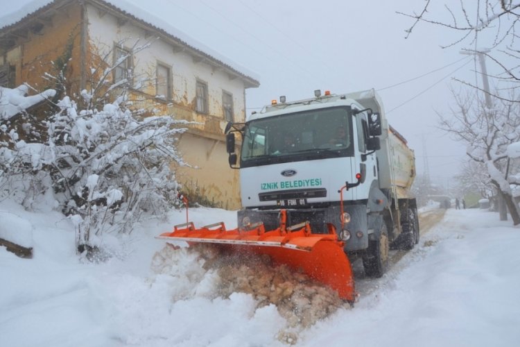 Bursa İznik'te karla m&uuml;cadele