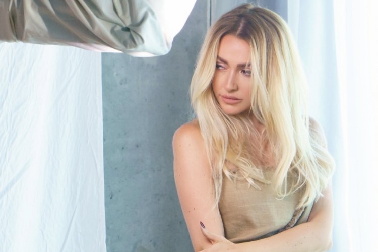 Hadise, ilk EP'si 'Aşka Kapandım'ı dinleyicisi ile buluşturdu