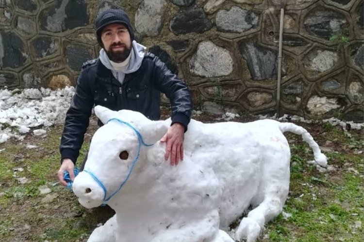 Bursa'da kardan boğa yaptı!