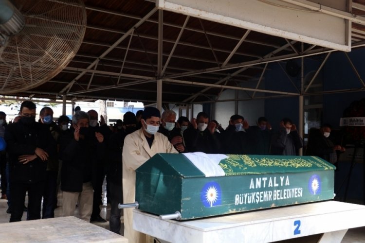 Doktor eşi tarafından &ouml;ld&uuml;r&uuml;len diyetisyen son yolculuğuna uğurlandı
