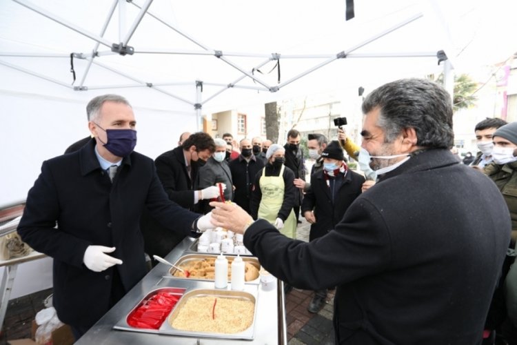 Regaip Kandili'nde Bursa'da vatandaşlara 1500 kişilik helva dağıtıldı