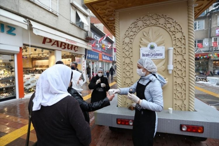 İneg&ouml;l'de ikram &ccedil;eşmesi g&ouml;n&uuml;lleri ısıttı