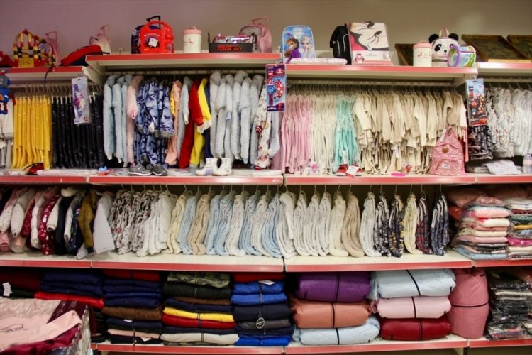 Bursa'da ihtiyaç sahibi aileler için giyim mağazası