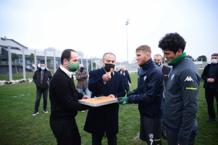 Bursa Büyükşehir Belediye Başkanı Aktaş, Bursaspor antrenmanını ziyaret etti