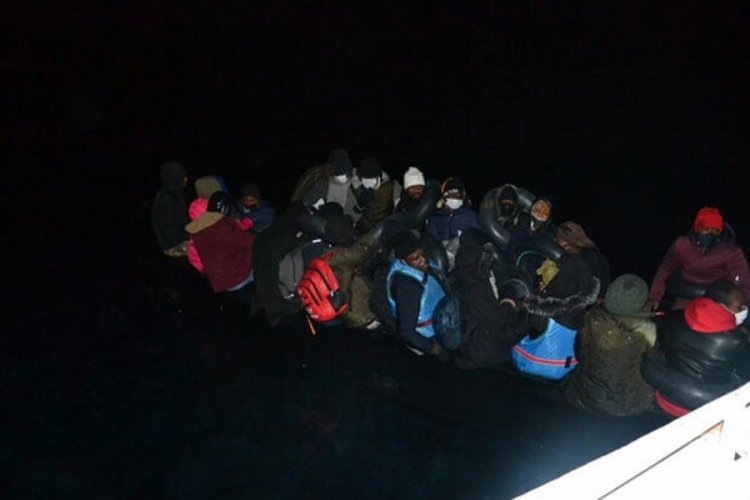 Türk kara sularına itilen 36 sığınmacı kurtarıldı