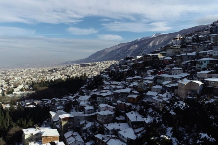 Karla kaplanan tarihi Bursa evleri kartpostalları aratmadı