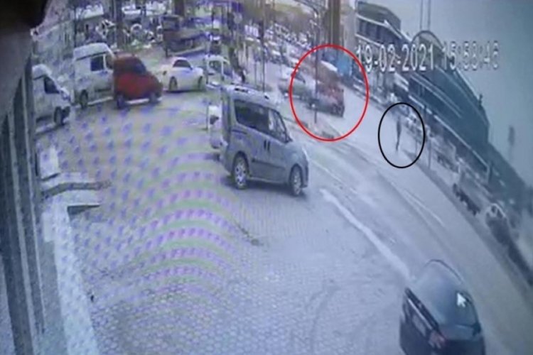 Bursa'da ışık ihlali yüzünden yaşanan kaza kameralara yansıdı