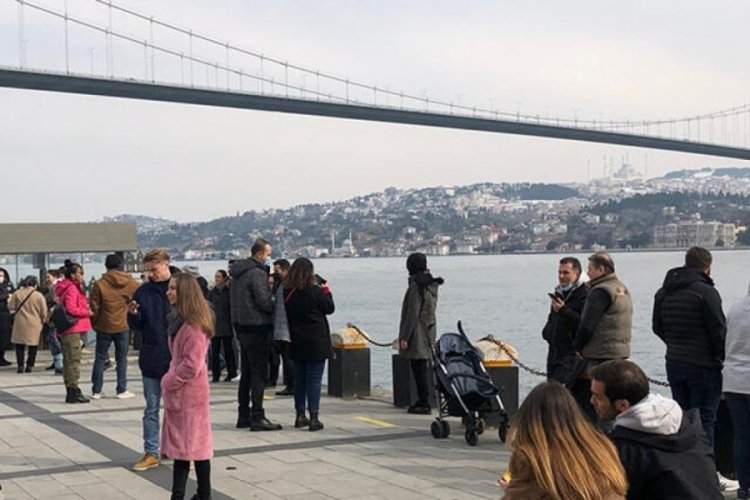 Kısıtlama yokmuş gibi kalabalık!