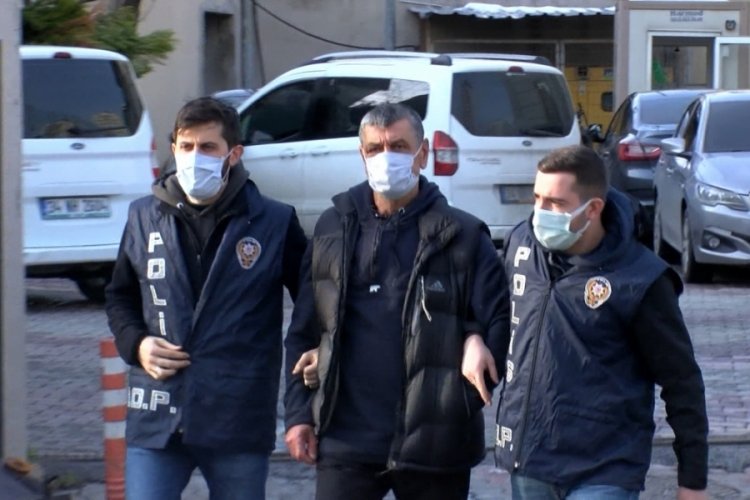 İki oğlunu silahla vurdu!