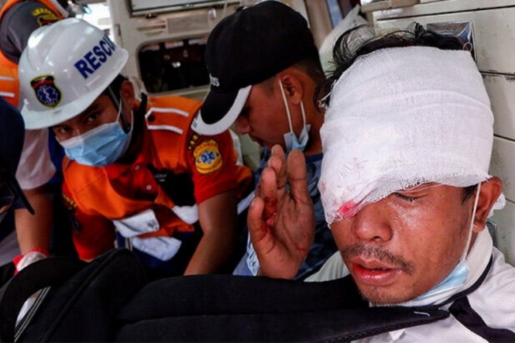 AB, Myanmar'da protestoculara müdahale edilmesini kınadı