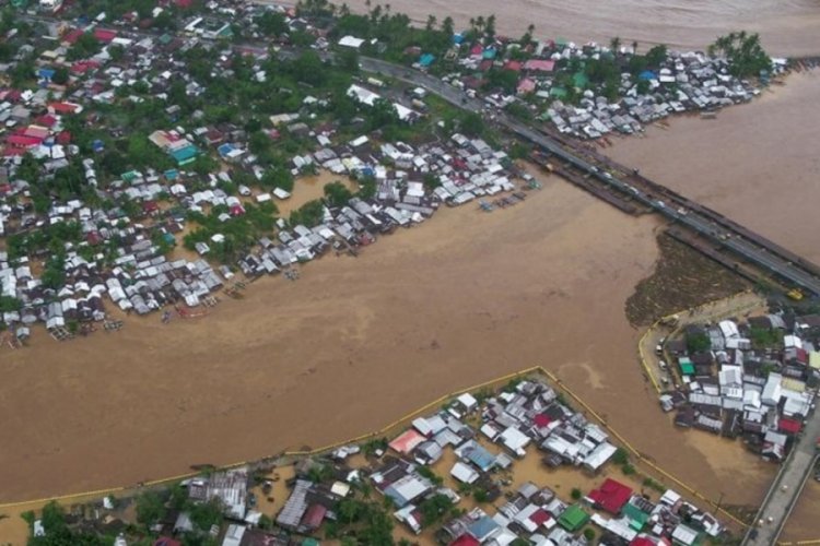 Filipinler'de 51 binden fazla kişi Dujuan Fırtınası nedeni ile tahliye edildi