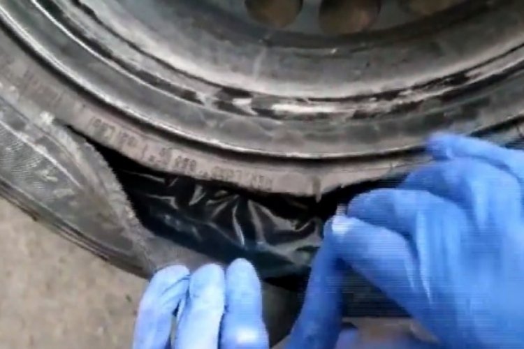 Bursa'da otomobil lastiğinden bir kilo kokain çıktı