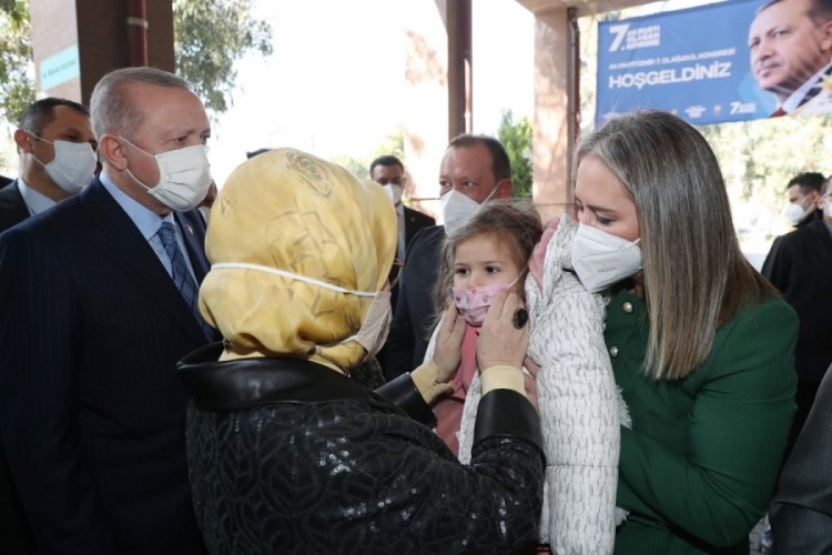 Cumhurbaşkanı Erdoğan ve eşi Ayda bebeği ziyaret etti