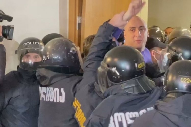 Gürcistan'da ana muhalefetin başkanı tutuklandı