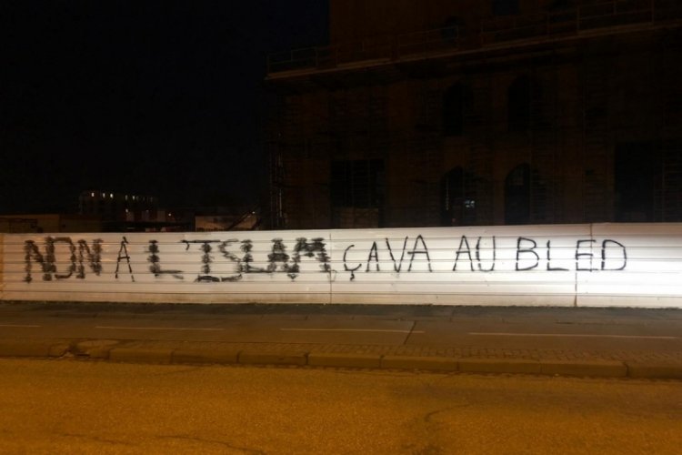 Fransa'da yapımı süren Eyüp Sultan Camisi'ne ırkçı saldırı