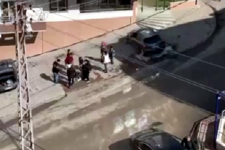Kanepede zıplarken 4'&uuml;nc&uuml; kattan d&uuml;şt&uuml;!