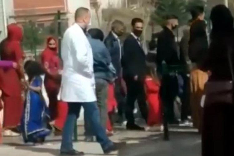 Suriyeli &ccedil;iftin d&uuml;ğ&uuml;n&uuml;ne polis baskını