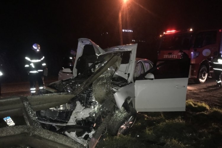 Alkoll&uuml; s&uuml;r&uuml;c&uuml;n&uuml;n aracı tuzla buz oldu