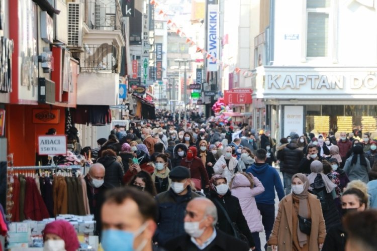 Vaka sayılarının y&uuml;kselişe ge&ccedil;tiği Samsun'da dikkat &ccedil;eken kalabalıklar
