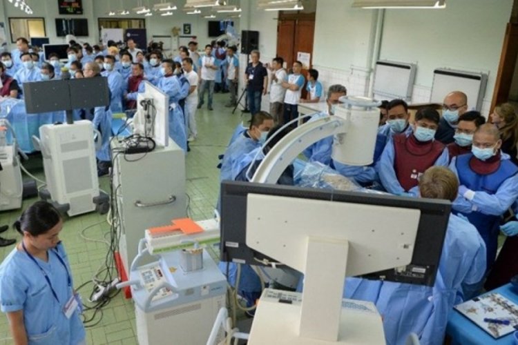 Covid-19 aşısı karşılığı hemşire teklifi yaptılar