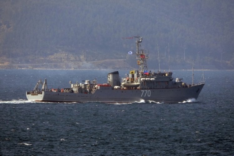 Rus savaş gemisi &Ccedil;anakkale Boğazı'ndan ge&ccedil;ti