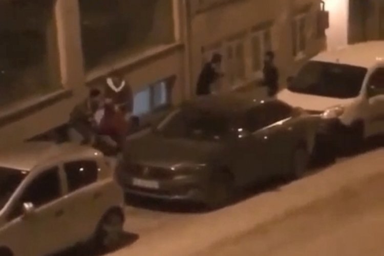 Bursa'da sokak ortasındaki sopalı kavga kamerada