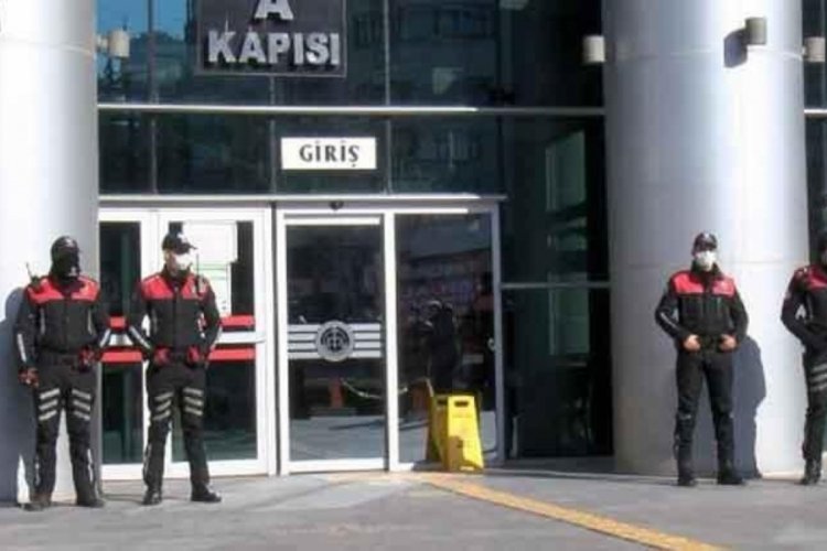 İcra m&uuml;d&uuml;r yardımcısı 'sigara i&ccedil;me bahanesiyle' firar etti