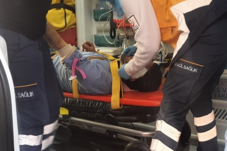 &Ccedil;atı s&ouml;kerken d&uuml;şen iş&ccedil;i yaralandı