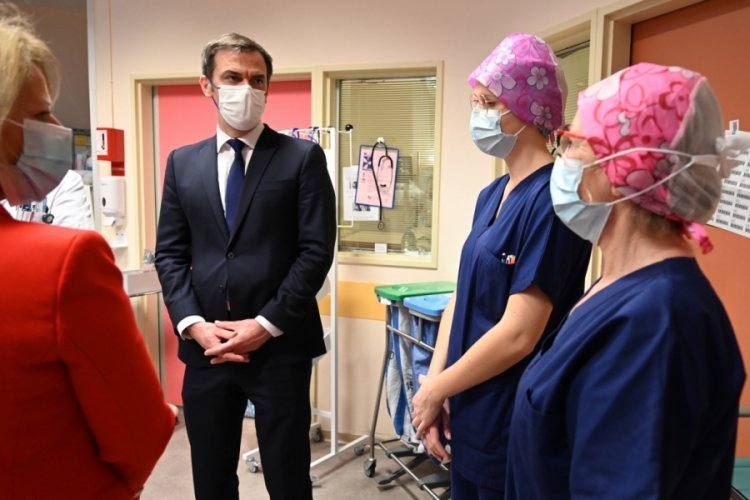 Fransa'da b&ouml;lgesel sokağa &ccedil;ıkma yasağı genişletildi
