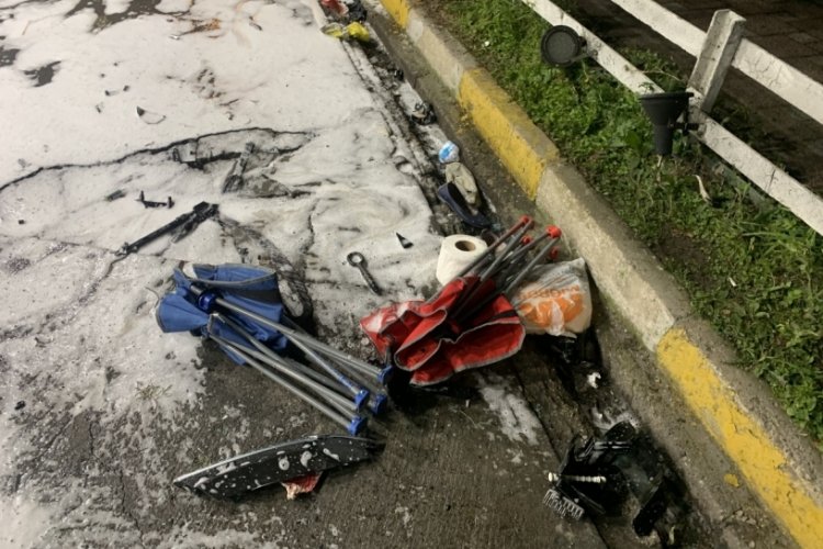 L&uuml;ks cip kontrolden &ccedil;ıkarak benzinliğe daldı: 4 yaralı