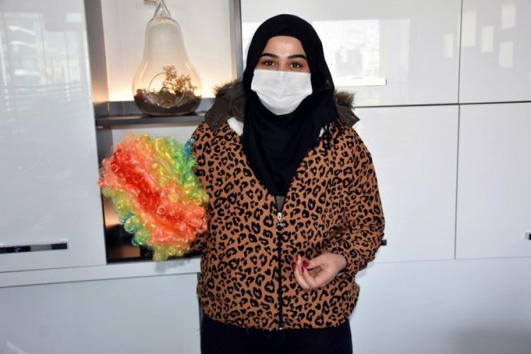 Sarı peruk siparişi verdi, yerine bu geldi!