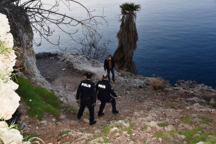 Antalya'da silahlı iki şüpheli ihbarı, polisi alarma geçirdi